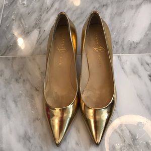 Ivanka Trump Gold Pointy toe pumps